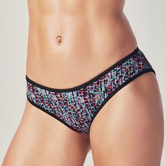 Women's NWT Fabletics Bajan Bikini Bottom - Picture 1 of 3
